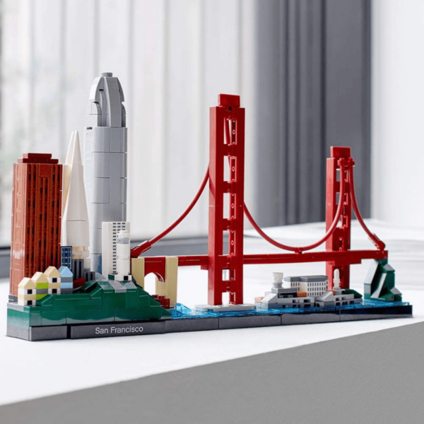 LEGO Architecture Skyline Collection 21043 San Francisco Building Kit includes Alcatraz model, Golden Gate Bridge and other San Francisco architectural landmarks (565 Pieces) - Image 2